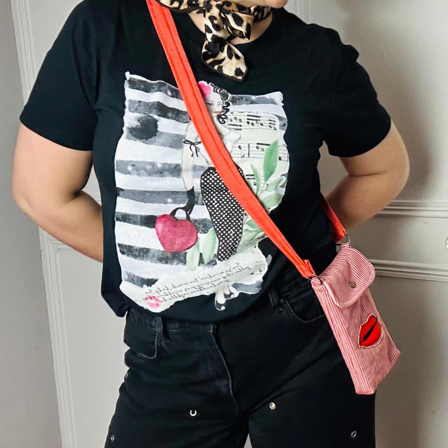 VINTAGE CHIC WOMENS GRAPHIC T-SHIRT SCRAPBOOK PRINT £23