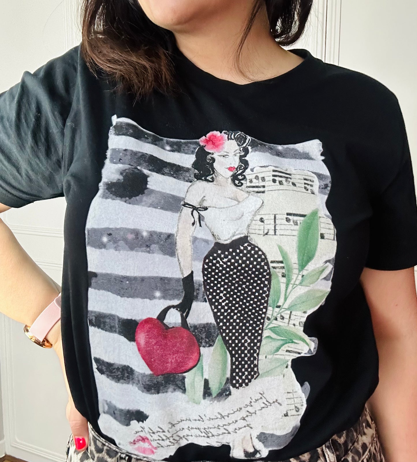 VINTAGE CHIC WOMENS GRAPHIC T-SHIRT SCRAPBOOK PRINT £23