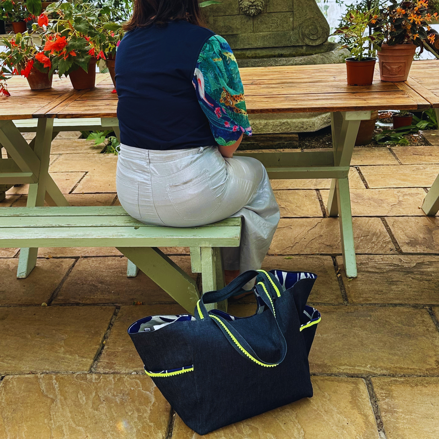 THE CITY BAG LARGE TOTE